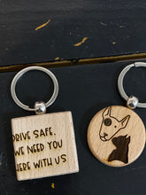 Load image into Gallery viewer, Engraved Keychain with dog
