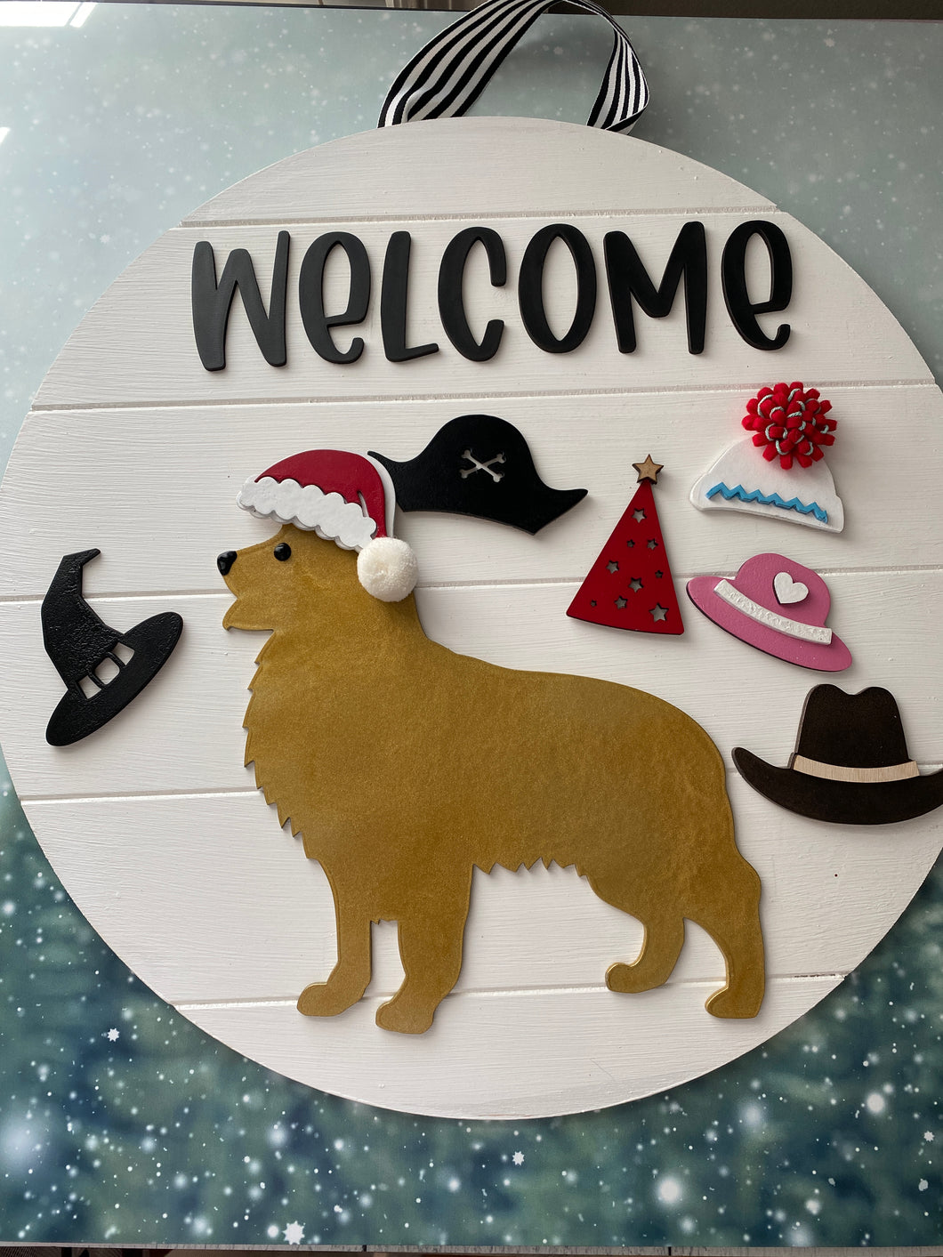 doggy sign with interchangeable hats